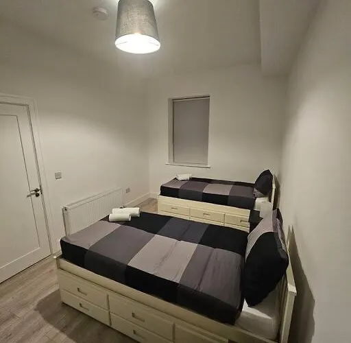 Spacious And Cosy House דירה *