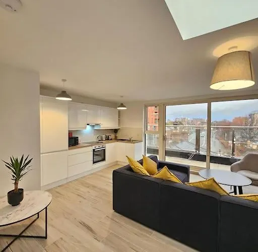 Spacious And Cosy House דירה