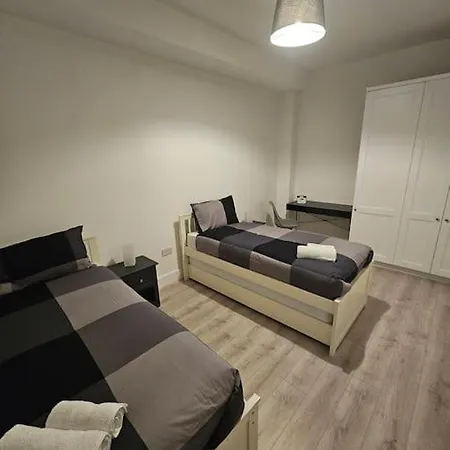 Spacious And Cosy House *